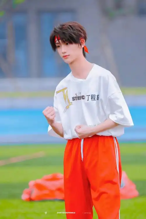 漂亮的人就要明艳张扬的红色 @时代少年团-丁程鑫  #马嘉祺丁程鑫红队