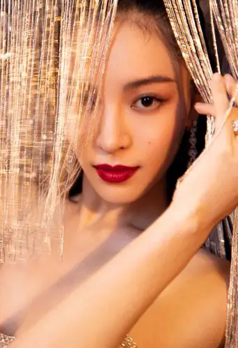 钟楚曦的礼服造型被网友戏称"定海神针",一席流苏礼服,超惊艳_手机