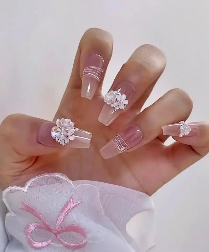 美甲图片2021新款式 #显白美甲款式图片 #这家店回头客 - 抖音