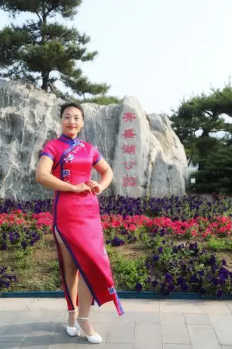 惊艳旗袍秀 醉倒齐盛湖