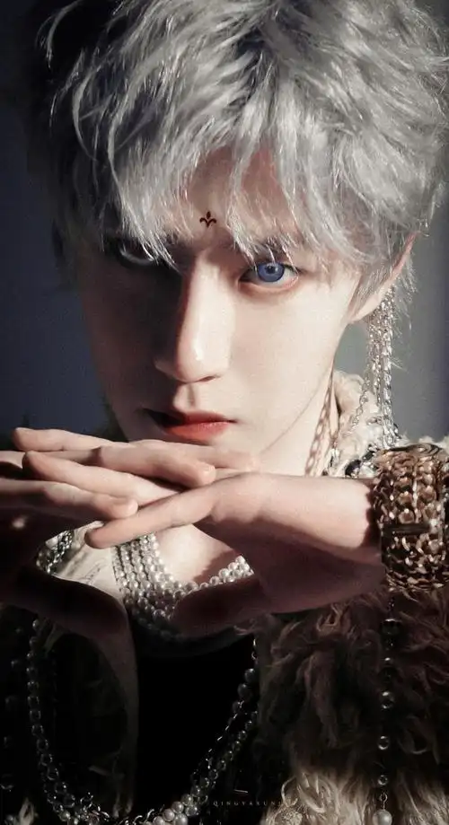 九组水印去了看了王一博的银发撕漫图我去了广场粉丝好有才真滴这造型