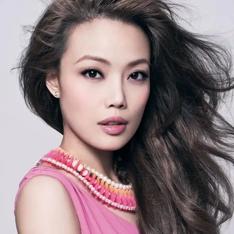 容祖儿的"特殊"情史,下嫁"干爹"的儿子,"智夹春卷"上位