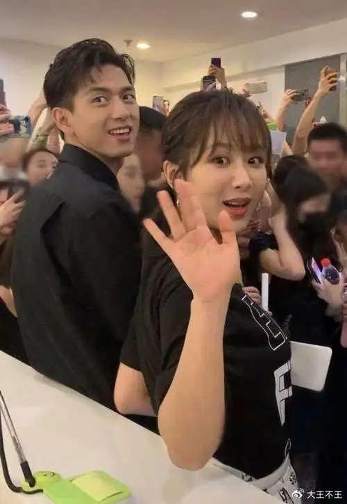 杨紫李现吻戏为何只拍上半身?当镜头往下移时,网友们全都笑翻了