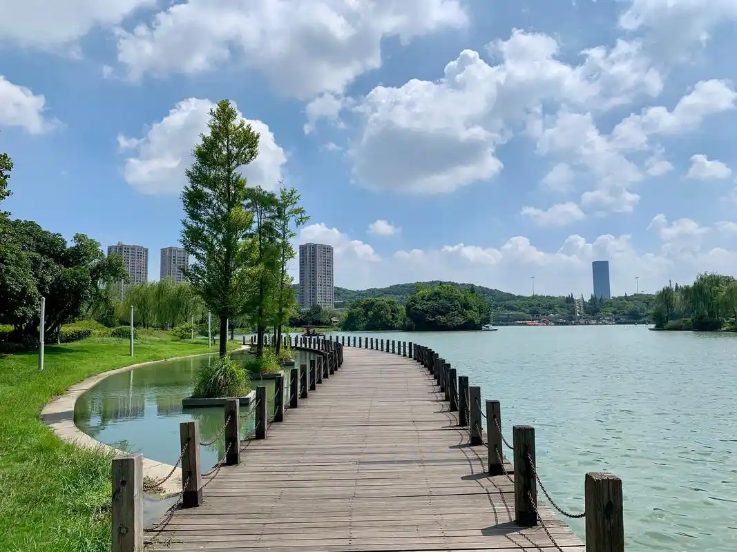 "无锡"江阴黄山湖公园,"依山傍水",景色秀丽!