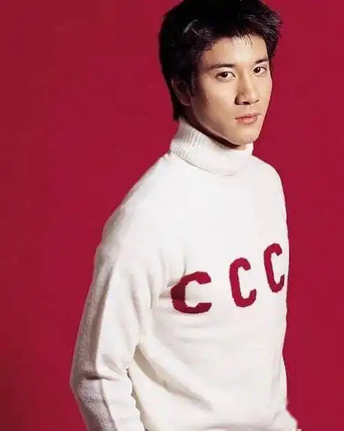 44岁王力宏新照岁月是把残酷的杀猪刀