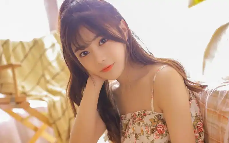 性感吊带碎花裙美女图片-美女壁纸-高清美女图片-第9图-娟娟壁纸