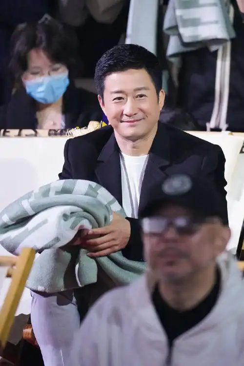 吴京超话20230527#海浪电影周#海浪电影周荣誉典礼吴京高清图集9p,京