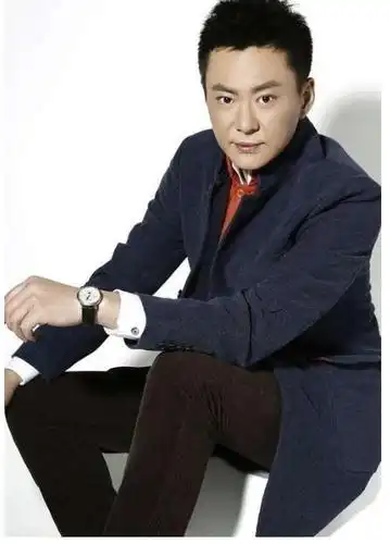 国家一级演员王斑,出道33年不温不火,妻子曾是央视当红主持人