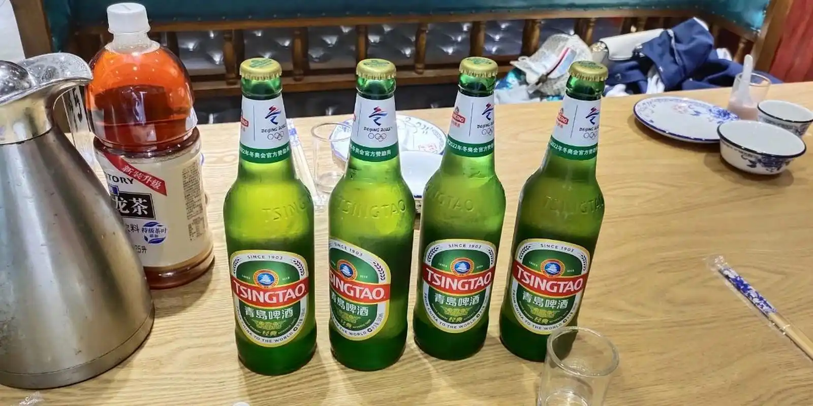 产品外观: 90经典造型的青岛啤酒大绿棒子,毫无违和感的绿色瓶身.