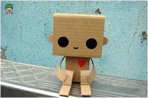 废纸箱制作的表情人偶 可爱danbo的世界