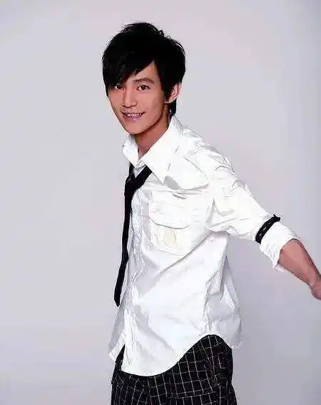 原来何炅年轻时候这么帅,是美男啊_五官_镜头_造型