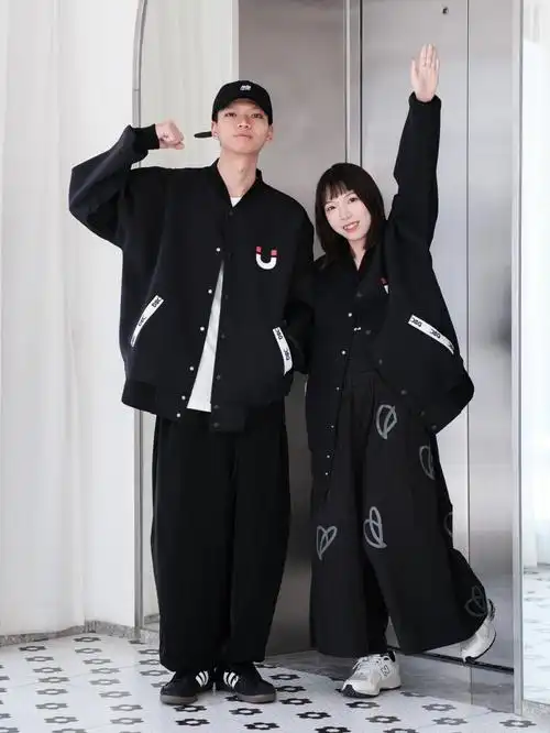 17570150情侣穿搭复古机车夹克这样穿才甜