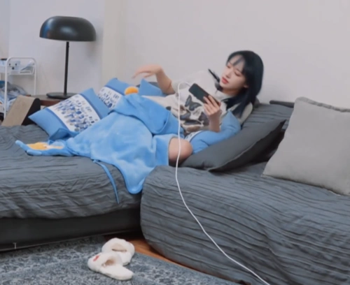 程潇打游戏太入迷完全忘记镜头的存在看到坐姿真以为看错了