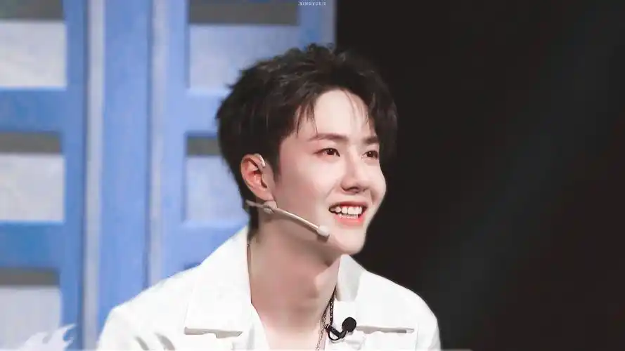 治愈系王一博的括弧笑