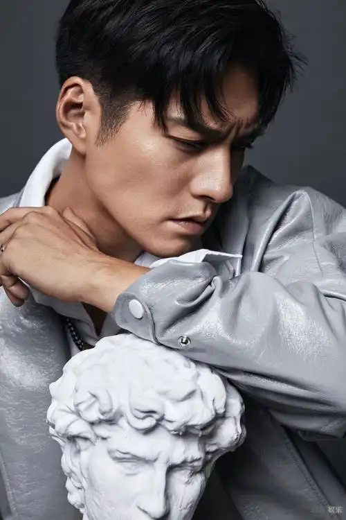 严屹宽时尚大片曝光尽展型男魅力