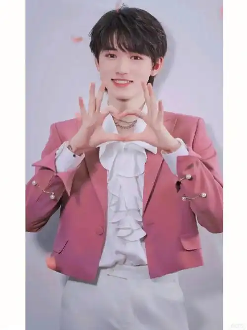 宋亚轩的绝美照片78