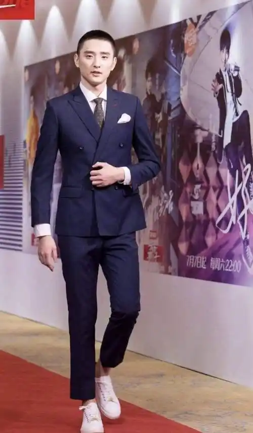 身高超185的10位男明星,个个"鹤立鸡群",不用抠抠搜搜谎报5cm_胡一天