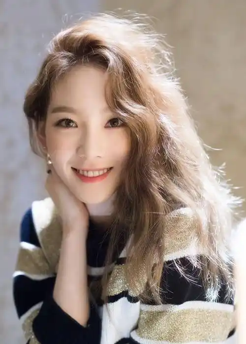 白皙的皮肤而闻名的女爱豆被网友称为《白雪公主》_泰妍_李彩玲_女孩