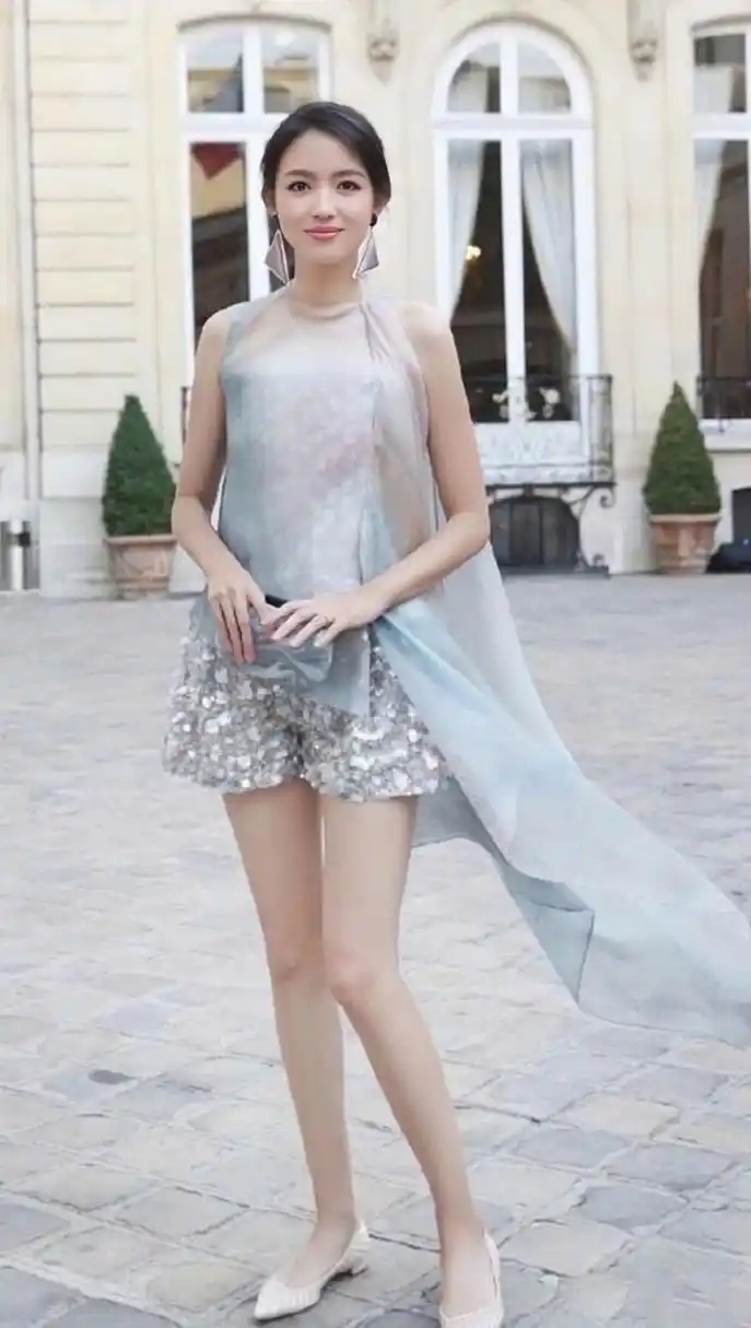 身高182的世界小姐总冠军张梓琳,毕业于北京科技大学经济管理系工商