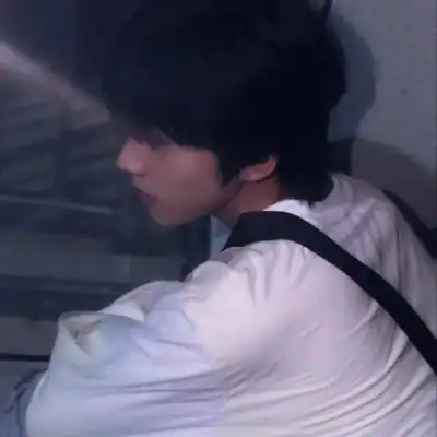 宋知意ins文艺范真人高冷清新男生头像