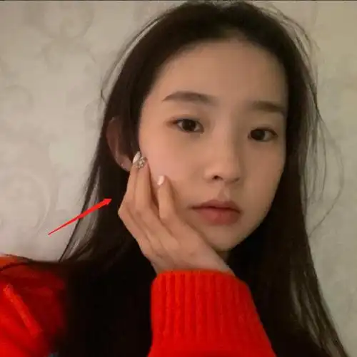 张艺凡"纯素颜照"被疯传,失去美颜滤镜的待遇,颜值高低很明显