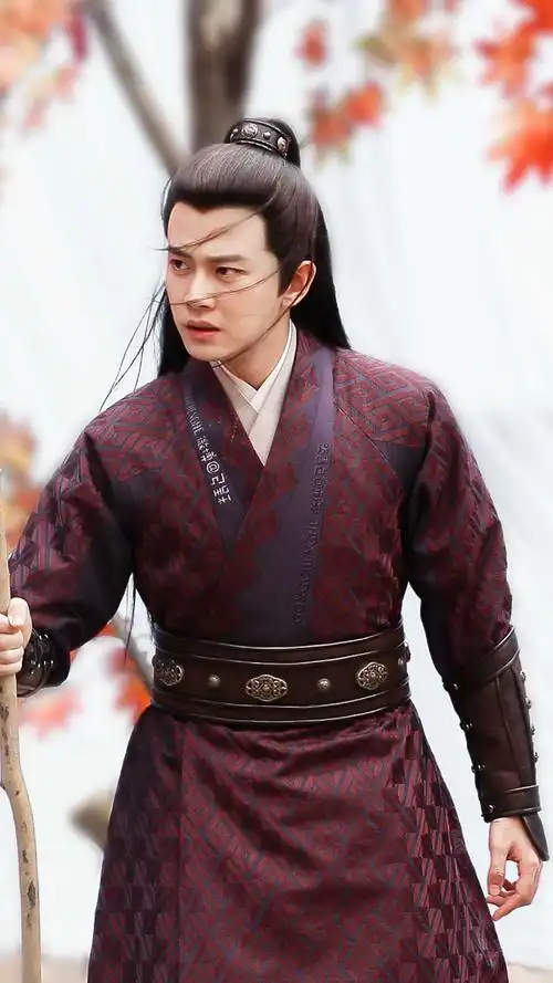 可以分享下任嘉伦的神仙照片吗,谢谢啦(ps:因锦衣之下入坑,超级喜欢