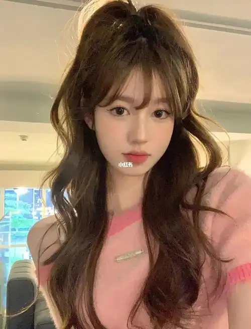 半高马尾法式刘海嫩龄少女
