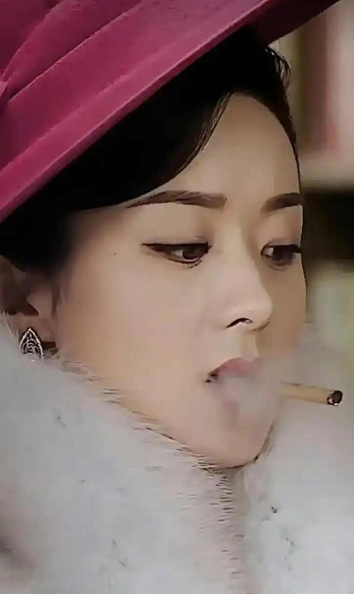 赵丽颖和金晨同样演抽烟戏,金晨这反应不像是演的[思考][思考][思考]