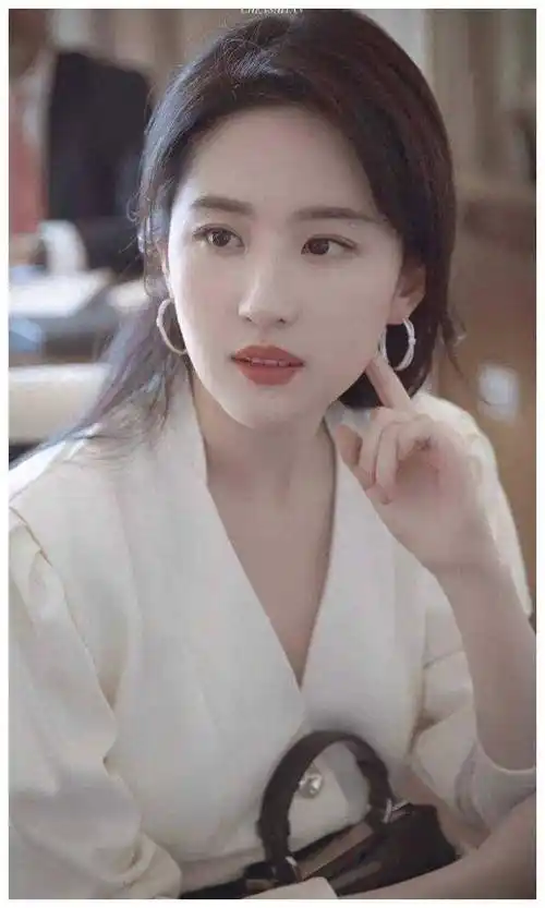 刘亦菲自曝家庭最丑信了才知神仙颜值这张照片看醉了