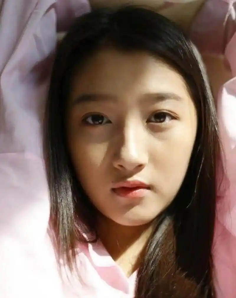 关晓彤的素颜照,能征服顶流吗?