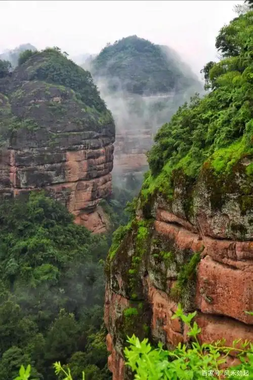 冒雨畅游方岩山,感受别样的名山风景