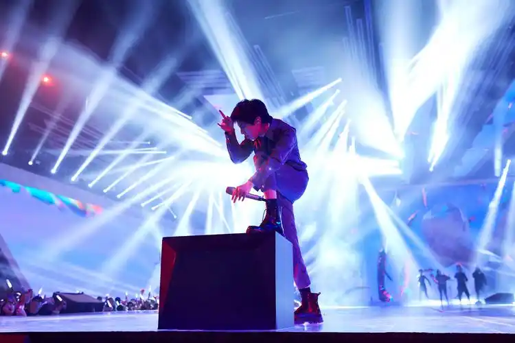 2019潮音发布夜"圆满落幕,华语乐坛新生代"鬼才"唱作人华晨宇连唱三首