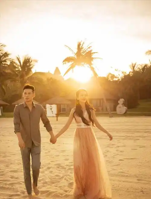 吕一晒瑜伽照秀魔鬼身材,白皙马甲线美得掐出水_时尚_黑色_钱泳辰