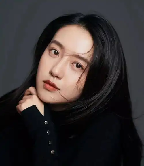 许龄月小花旦素颜照合集:清新靓丽,甜美可爱!_举报