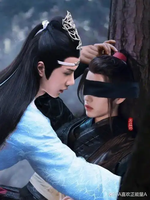 "肖战与王一博的完美合影!