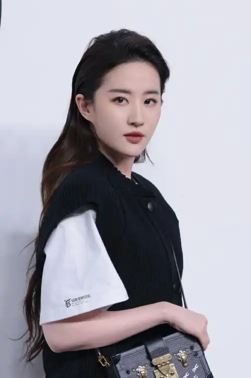 但行己事,莫问前程.刘亦菲