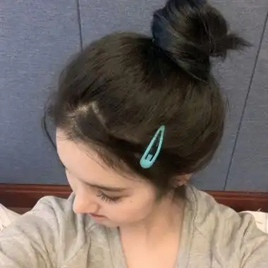 丸子头女生精致细腻头像 头像女生简单气质丸子