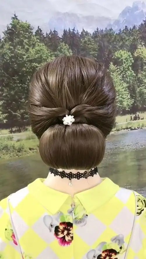 穿旗袍头发这样编,气质又好看