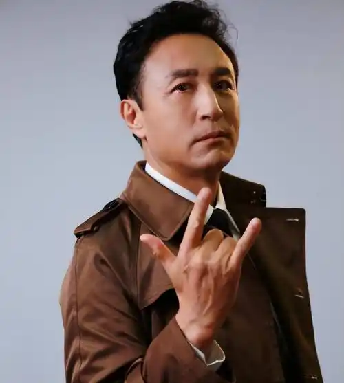 原创演员王洛勇为事业闯荡美国与妻子分居多年风光背后有心酸