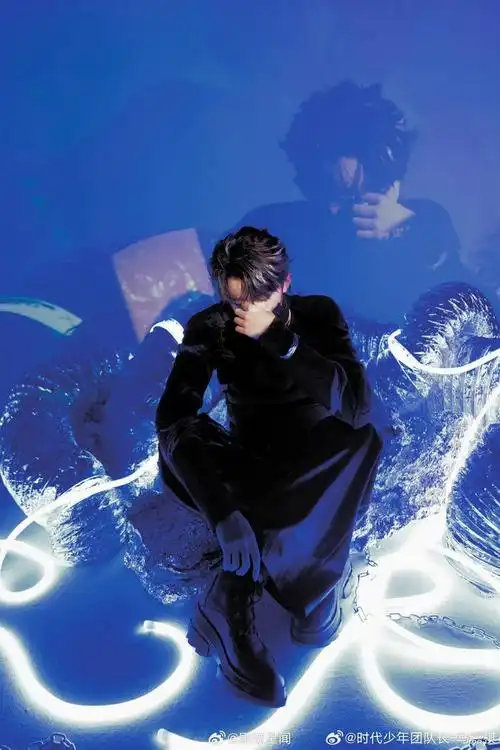 马嘉祺生日系列写真之blue02是蓝色系的帅气小马