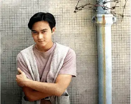 年轻时的张智霖,给人一种看着极其舒服的感觉