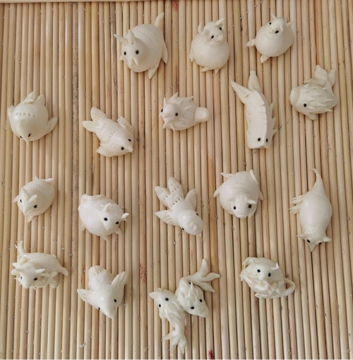 面燕是小麦面粉配上食用染料,经过手工制作而成的.