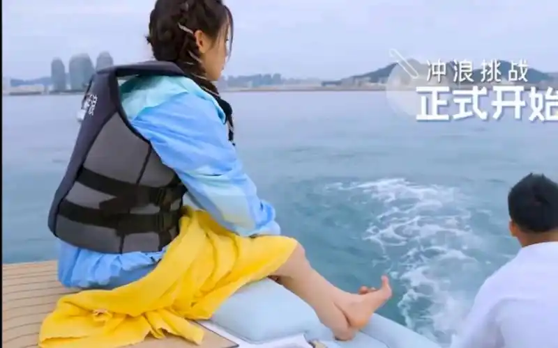 杨超越‖果然人长得美,连脚都是甜的