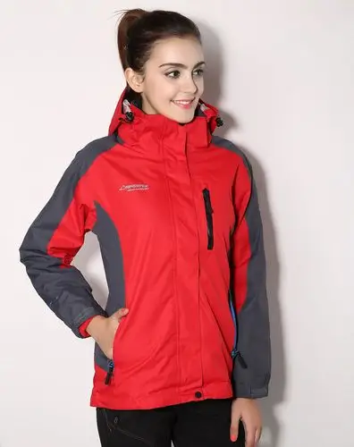 女款红色冲锋衣 时尚户外