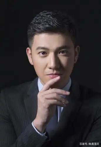 商业界最帅的总裁杨浩:颜值不输明星,运动正装照被网友刷爆了!