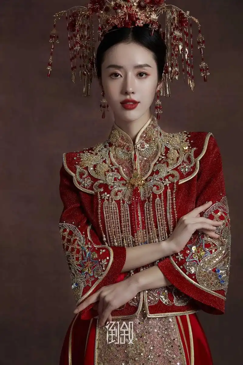 中式嫁衣 #秀禾服 #中式秀禾 #凤冠霞帔 # - 抖音