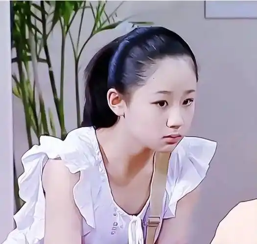 扒皮下《家有儿女》经典造型:原来小雪和刘星才是时代的弄潮儿_吊带