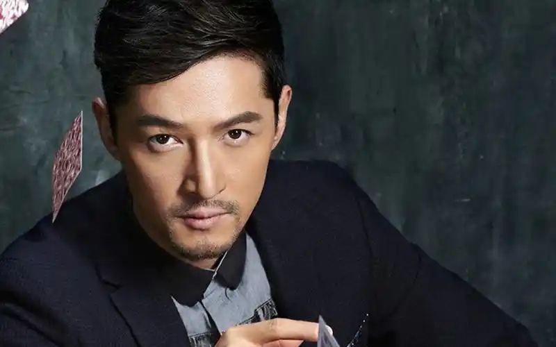 帅气男星胡歌成熟大叔风写真