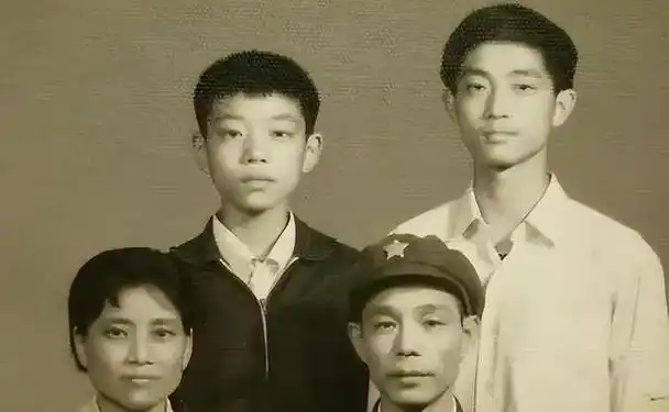 歌手郭峰62岁未婚无子女两段恋情无疾而终一生都献给了音乐