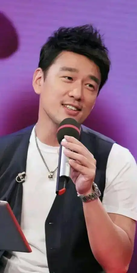 明星照片低调帅气的台湾小生王耀庆